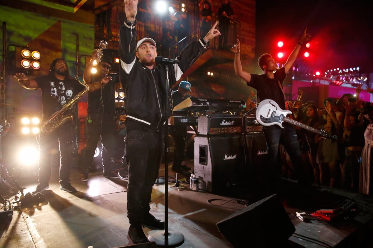 LOS ANGELES, CA - SEPTEMBER 22: Rapper Mac Miller performs onstage at MTV's 'Wonderland' LIVE Show on September 22, 2016 in Los Angeles, California. (Photo by Dale Berman/Getty Images for MTV)