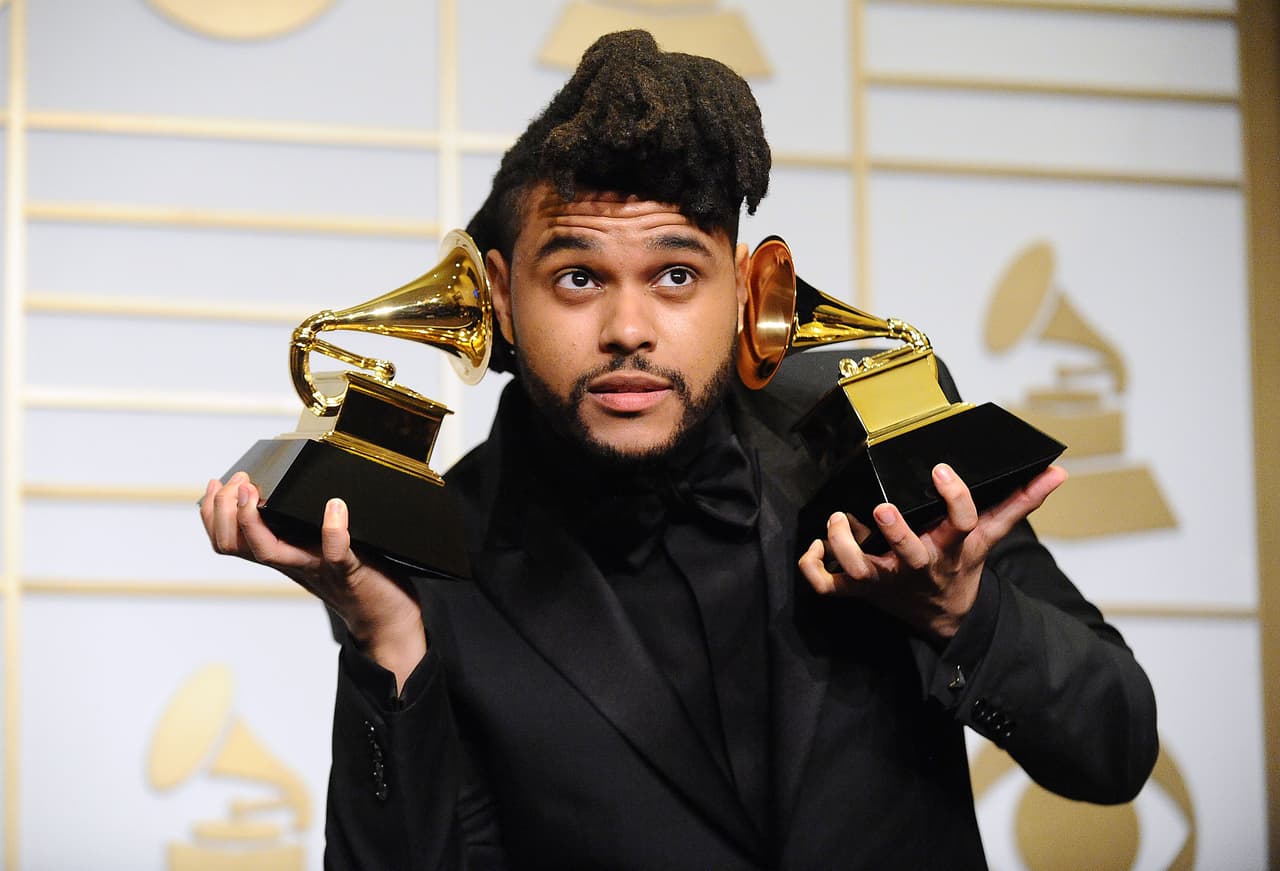 Ha ganado tres premios Grammy a lo largo de su carrera, aunque parece que esto no se repetirá pronto, luego de que la Academia lo ignorara completamente con su último disco de estudio, "After Hours", el cual contiene "Blinding Lights" y ha sido aclamado por la crítica. La canción pasó cuatro semanas en número 1 el top 10 de Billboard y luego 43 semanas entre los primeros 10. Por ello, The Weeknd llamó "corruptos" en una crítica muy directa a los Grammy.