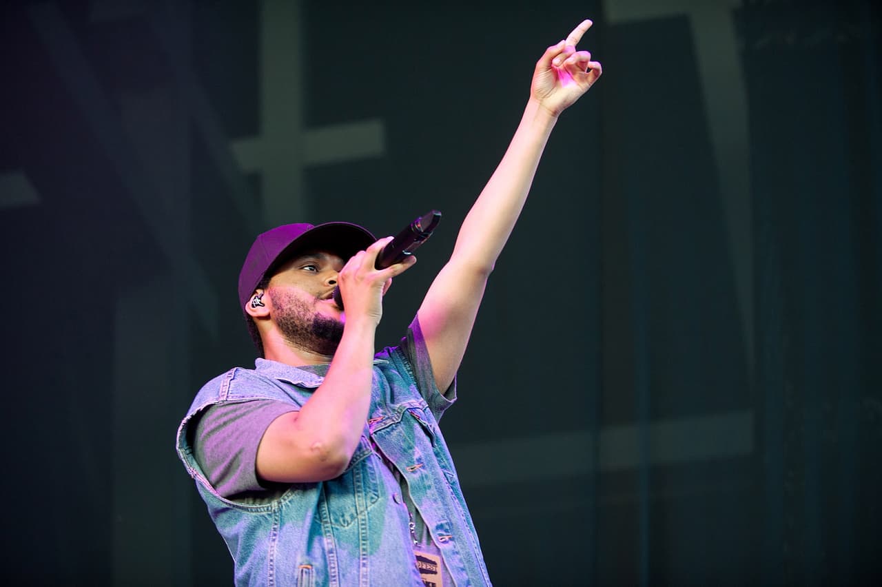 Su segundo álbum, Beauty Behind The Madness del 2015, obtuvo el primer puesto número en el Billboard 200 y de ese disco se desprende uno de sus más grandes hits, "Can't Feel My Face", que a diferencia de lo que muchos creen, no habla de amor, en realidad se refiere a la sensación que le daba consumir drogas. Dicho LP también incluye "The Hills", "Often" y el éxito comercial de "Earned It", que fue parte del soundtrack de "Fifty Shades of Grey".