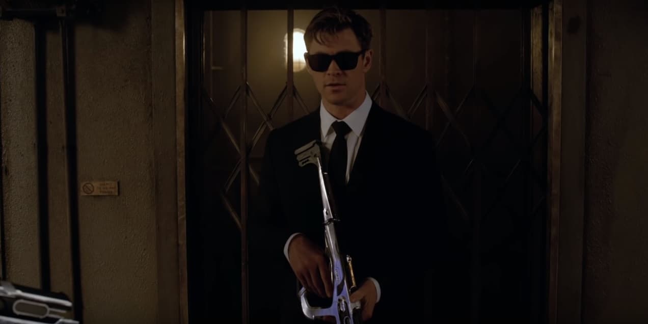 Chris Hemsworth debuta como un 'Hombre de Negro'