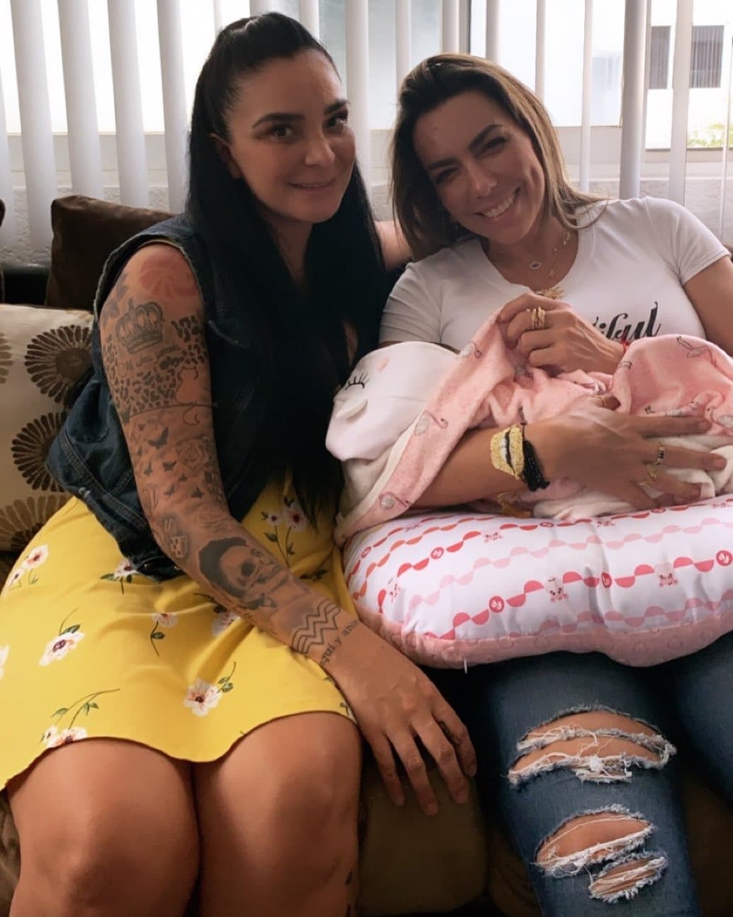 El usuario es @majo_liconaa y contiene fotografías de cómo su madre se preparó para su nacimiento.
<br>