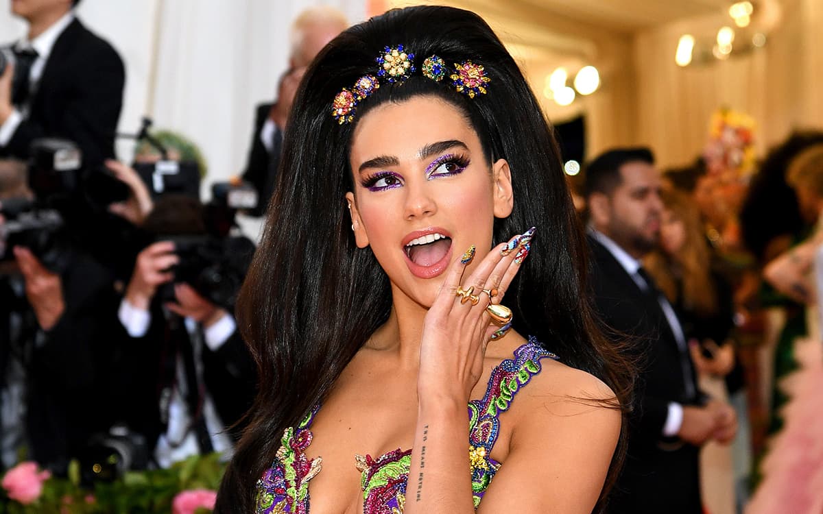 Dua Lipa será anfitriona del MET Gala 2023, evento icónico de la moda