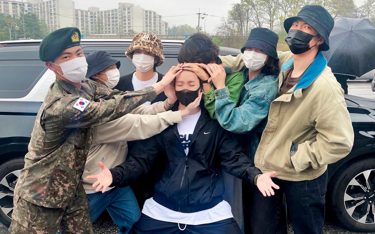 J-Hope ya empezó su servicio militar y BTS fue a despedirlo