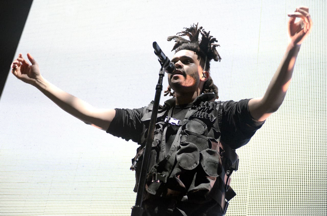 En 2016, The Weeknd sacó "Starboy", un disco que contó con la importante colaboración de Daft Punk y que lo llevaría todavía a otro nivel de estrellato. En ese momento, se despidió de las rastas y le dio la bienvenida a un nuevo look, así como un sonido evolucionado en su música. En un día, el álbum fue número uno en más de 80 países.